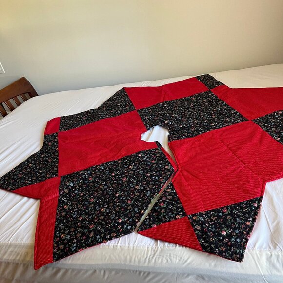 Handmade Christmas Tree Skirt 58x58 - Picture 3 of 9